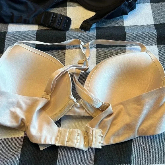 SO set of 3 Bras.  Convertible size 32B - Picture 4 of 4
